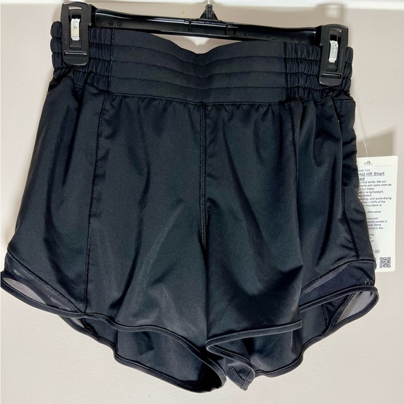 lululemon athletica Pants - NWT Lululemon shorty Hot HR Shorts Black Size 6
